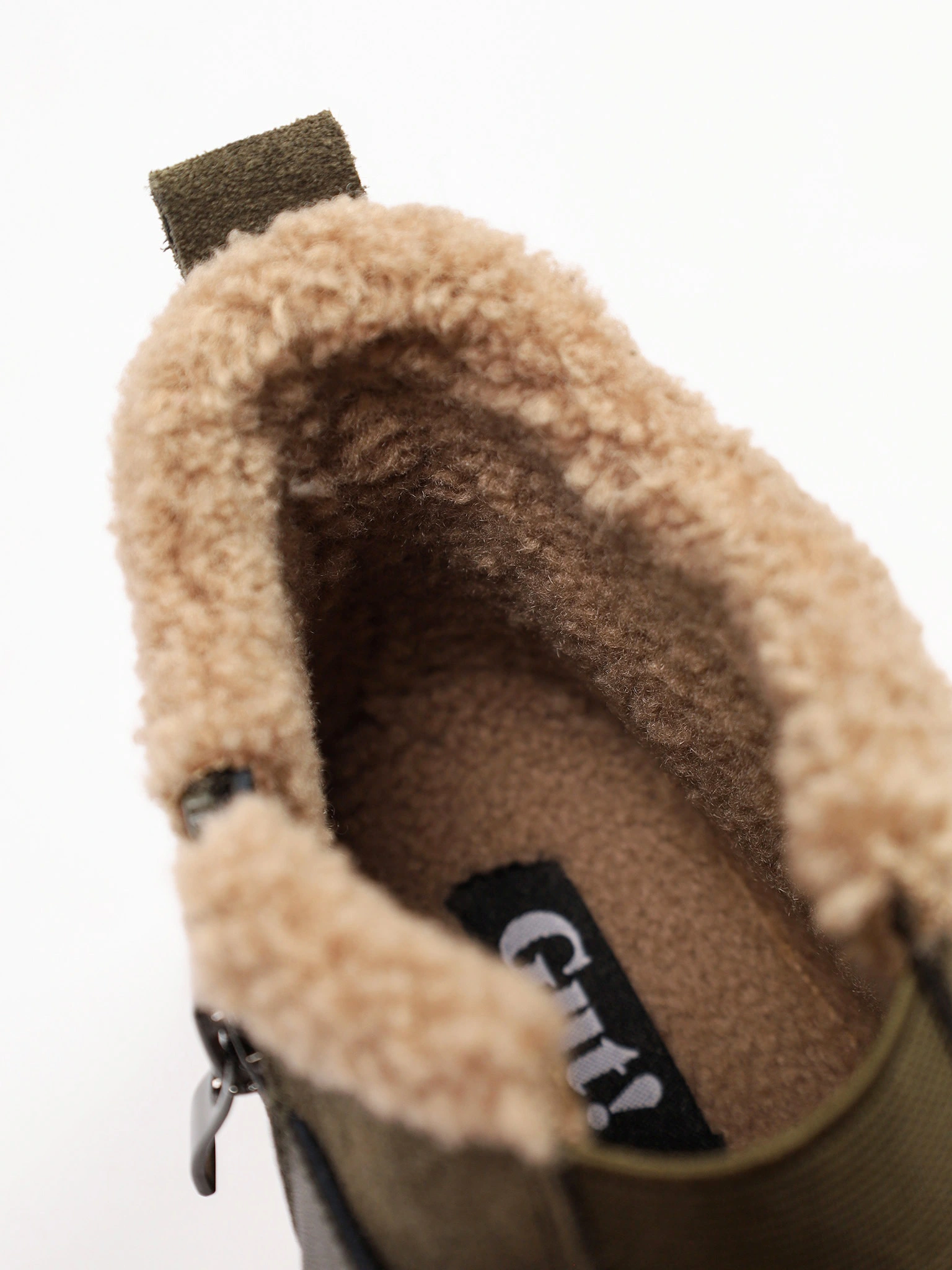 Ботинки цвета хаки с ремешком на низкой платформе